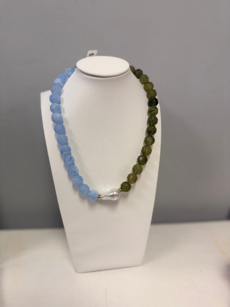 Two-Tone Pearl Necklace