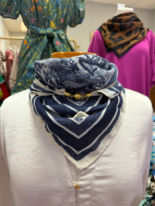 The Blue Willow Clasp Scarf