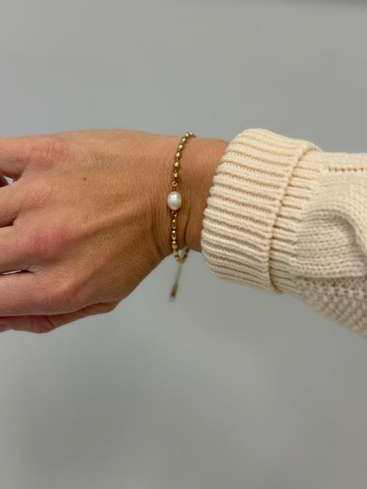 The Dainty Pearl Bracelet